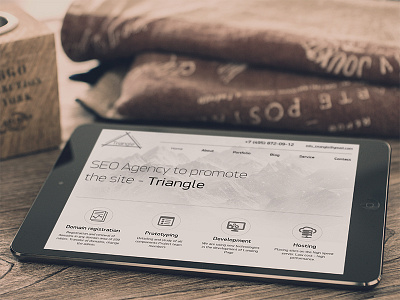 Triangle web-site design flat icon light minimal site ui ux web website white