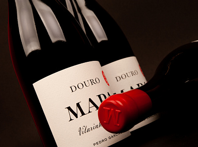 Mapa Vilarinho de Cotas red bottle branding label packaging wine