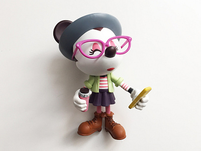 Hipster Minnie Vinylmation d23 d23expo disney hipster mickey hipster minnie jmaruyama minnie mouse vinylmation wonderground gallery