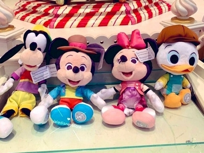 Let's Craft - Hong Kong Disneyland character art childrens illustration cute disney illustration plush toys