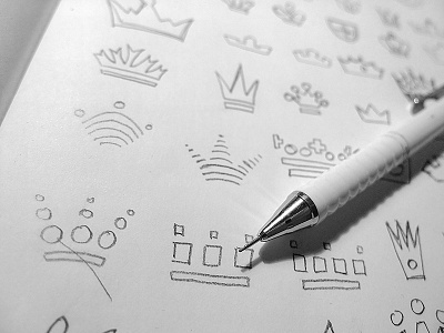 Exploring crown shapes for creative market logo kit