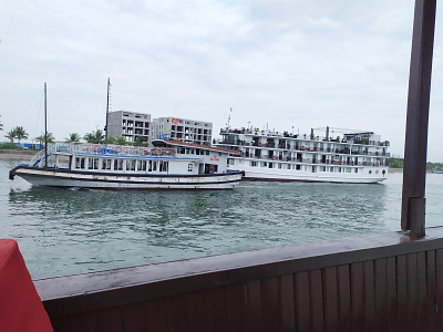 Cruise ship in Ha Long Bay