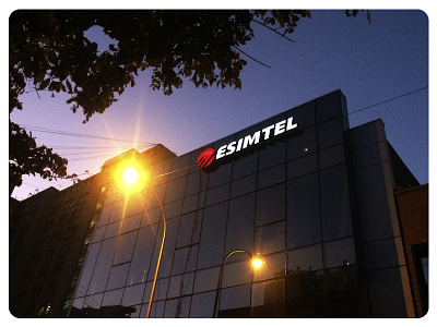 Esimtel back branding e light logo real