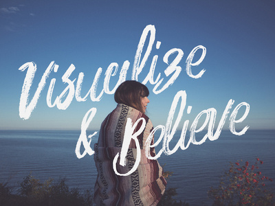 Rowo - Free Brush Font