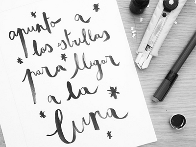 Apunto a las estrellas para llegar a la Luna brush brushlettering brushpen graphicdesign handlettering lettering