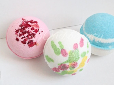 Try Our Best Natural Bath Bomb Bundle Set Online at Bombbeauty