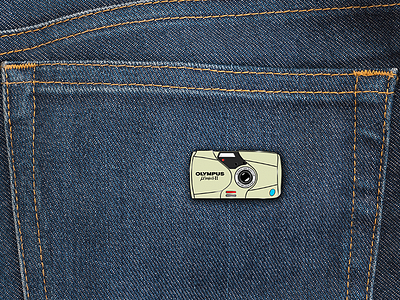 Metal pin badge mockup 35mm badge denim metal mjuii mockup olympus photo pin