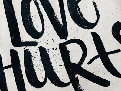 Love Hurts branding brushlettering handwriting texture