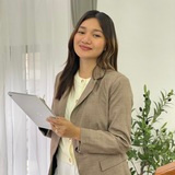 Nina Clemart Lumelay | Social Media Manager and Content Designer