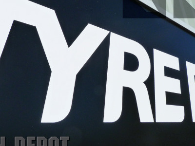 Tyrefinders signs logo sign tires tyres