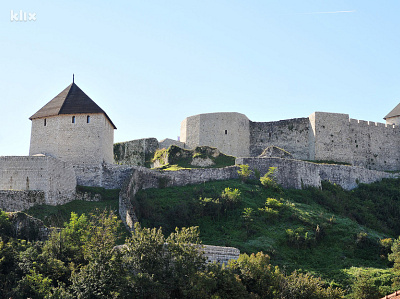 Stari grad Tesanj gradina sahat kula stari grad tesanj tvrdava