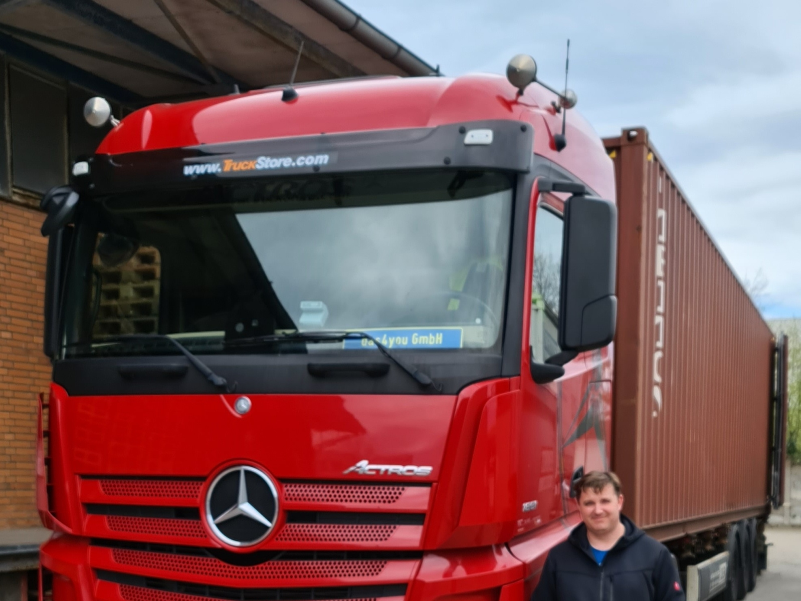 Palettenversand Agentur Online | Packteam24.de by James Beyond on Dribbble