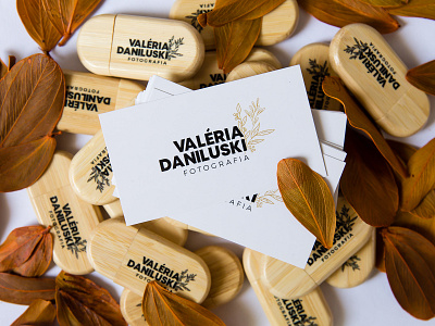Valéria Daniluski - Photographer business card