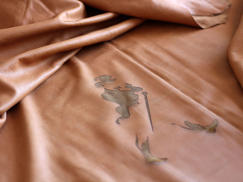 Johnnie Walker´s table design diseño lounge table furniture leather logo striding man johnnie walker
