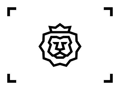 Lion bold crown lion logo simple stroke