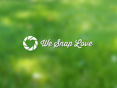We Snap Love logo