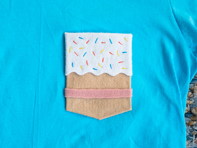 042 👕🍰 birthday cake felt handmade pocket t shirt the100dayproject