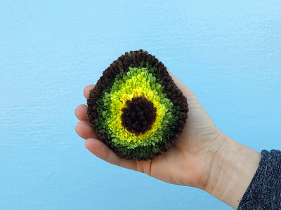 043 🥑 avocado handmade pom-pom the100dayproject yarn