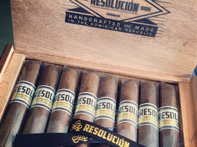 La Resolucion / coming soon cigar logo packaging smoke type wood
