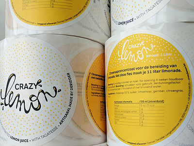 "Crazy lemon"-sticker (bottle) brand graphicdesign handlettering handmade lemon lemonade lemonjuice logo logodesign sticker type yellow