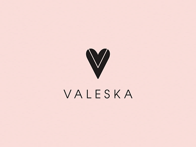 Valeska feminine pink style