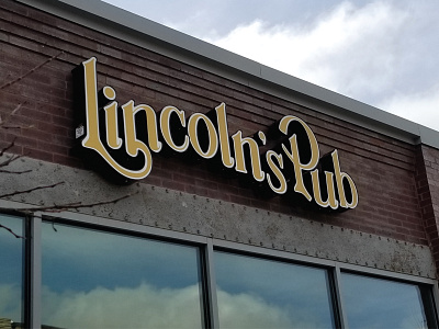 Lincoln's Pub Sign custom handlettering lincoln pub restaurant type