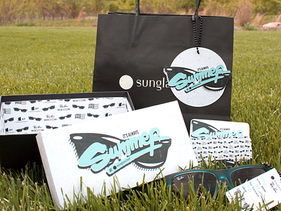 Seasonal Retail for Sunglass Hut bag blue box brand card gift gift card hand drawn pattern retail seasonal retail sunglass tag
