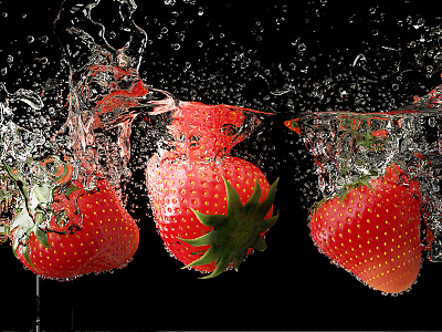 Strawberries under water 3d blender 3d render blender fluid simulation cycles render fresh red strawberries straberries under water water simulation water splash