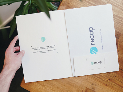 Presentation Folder branding crypto finance flat leaflet pitchdeck print