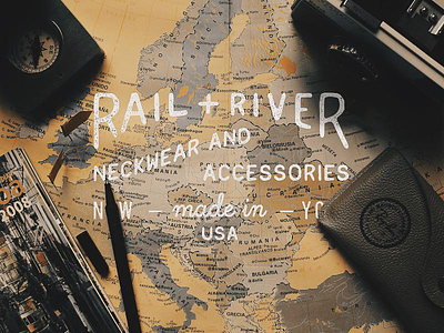 Rail + River logo rr