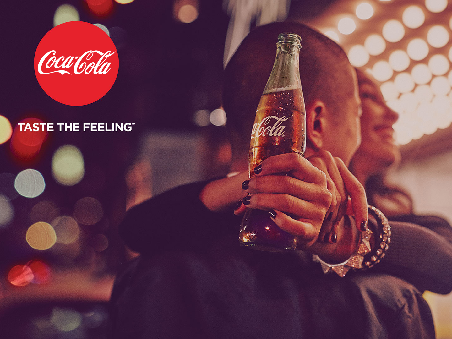 Taste the feeling. Реклама колы. Coca Cola реклама. Реклама Кока колы. Coca Cola с человеком.