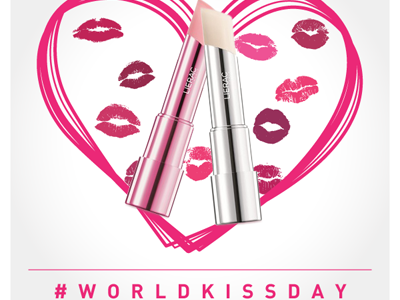 Campagna facebook World Kiss Day Lierac facebook social world kiss day