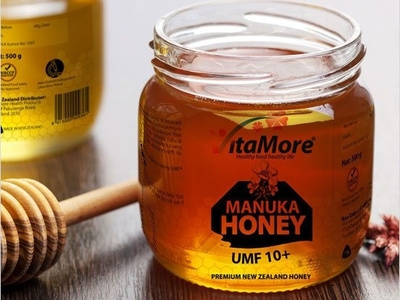 BOTTLE AND HONEY LABEL DESIGN creativedesign packagingdesign packagingdesigncompany productdesign