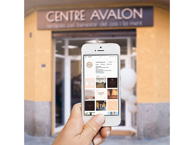 Sign and social media content | CENTRE AVALON