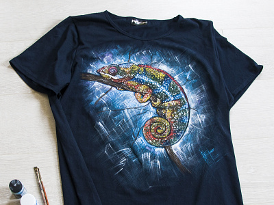 Hand-painted t-shirt, chameleon