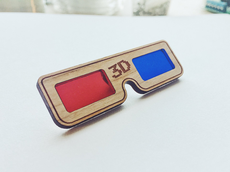 3d glasses wooden pin