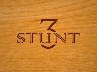 Three Stunt colonna mt logo wood