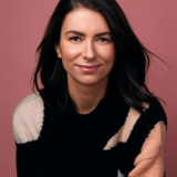 delia munteanu // logo designer 