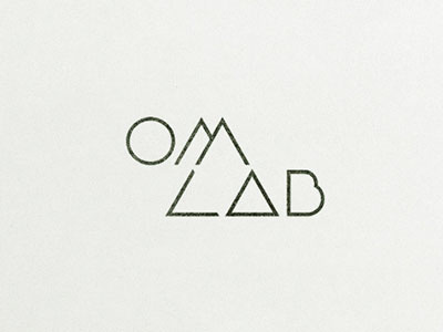 Om lab logo