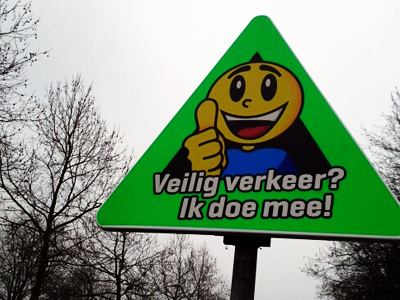 Veilig Verkeer! blue green red safe smile smiley thumbs up! traffic traffic sign veilig verkeer ik doe mee! yellow