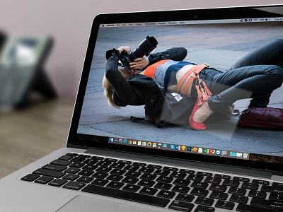 Free Macbook PSD Mockup