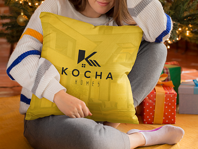 square-pillow-mockup-featuring-a-girl-under-a-christmas-tree-23504.png