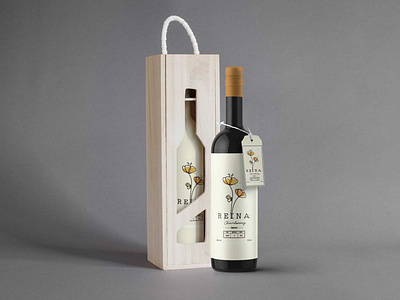 Free Wood Wine Bottle Packaging Mockup