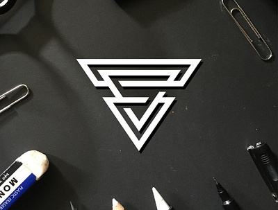 triangle logo desain ikon ilustrasi logo merek tipografi vektor