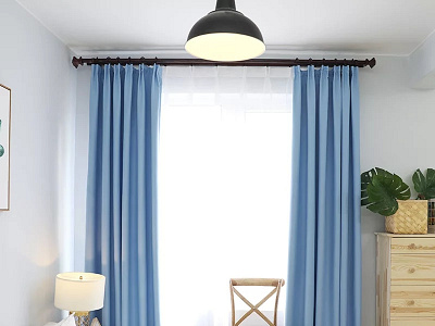 Với các tông màu xanh từ nhạt đến đậm, những mẫu rèm cửa này đem đến cho căn phòng của bạn một cảm giác mát mẻ và thanh lịch. Bên cạnh đó, chất liệu vải cao cấp sẽ giúp rèm cửa tỏa sáng trong không gian của bạn.