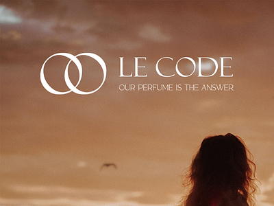 Le code perfume logo design.