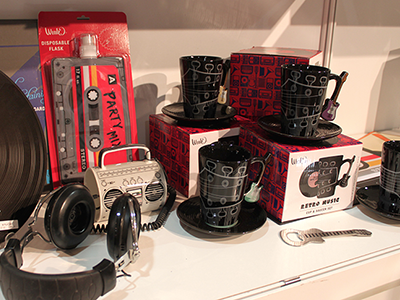 Music Mugs : On Display guitar marketing mug packaging product
