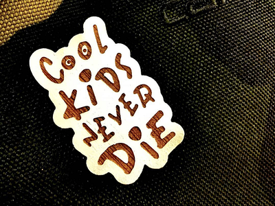 Cool kids never dire - Pin's