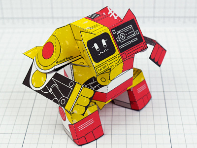 Ketchup & Mustard Robot Paper Toy 3d craft graphic design ketchup mcdonalds mustard packaging paper papercraft papertoy red robot sculpture toy yellow