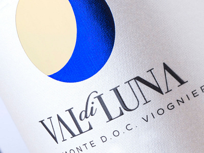 val di luna label design